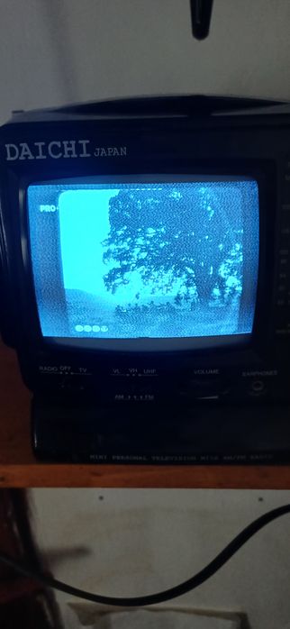 TV Radio Vintage - DAICHI Japan 5.5"B/W TV With AM FM Radio
