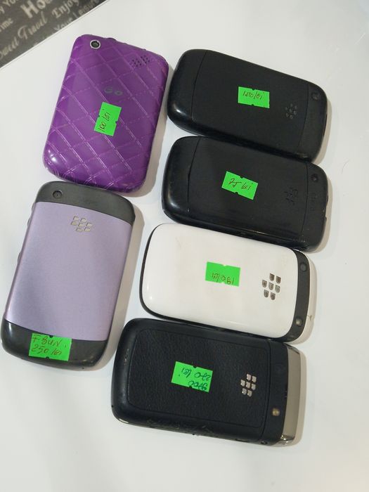 Telefon BlackBerry cu încărcător