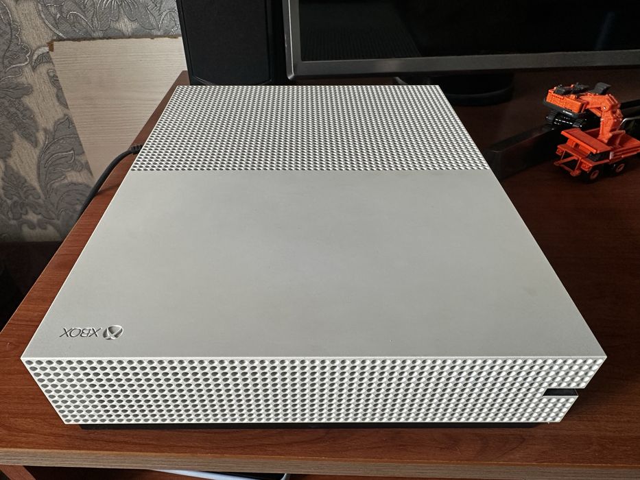 Продам Xbox One S