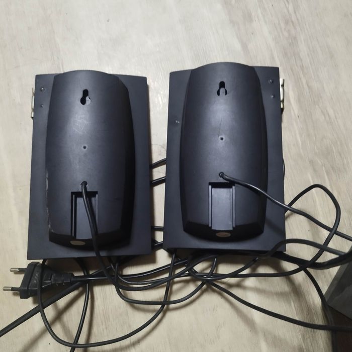 Сабвуфер с двумя колонками