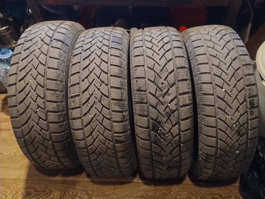 Зимни гуми 235/65 R17
