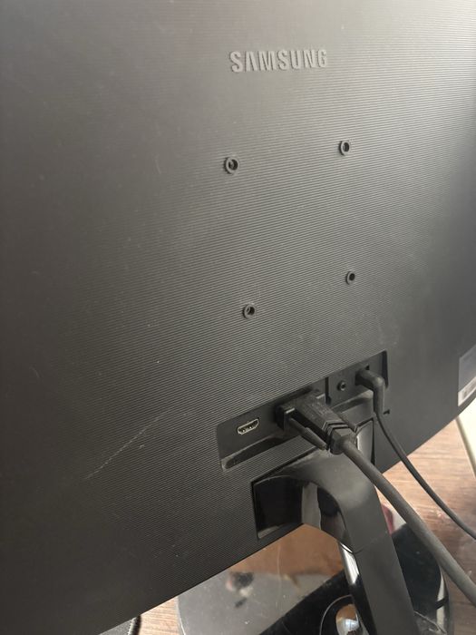 monitor curbat Samsung 24” Full HD 60hz
