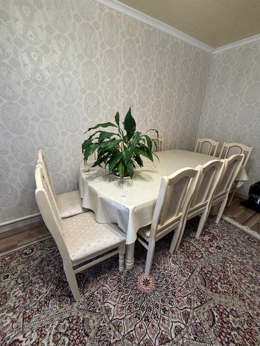 Гостинный стол со стульями