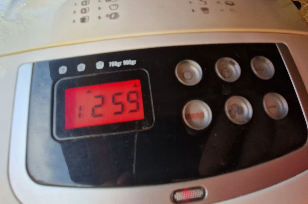 Vând Masina de paine Moulinex defectă