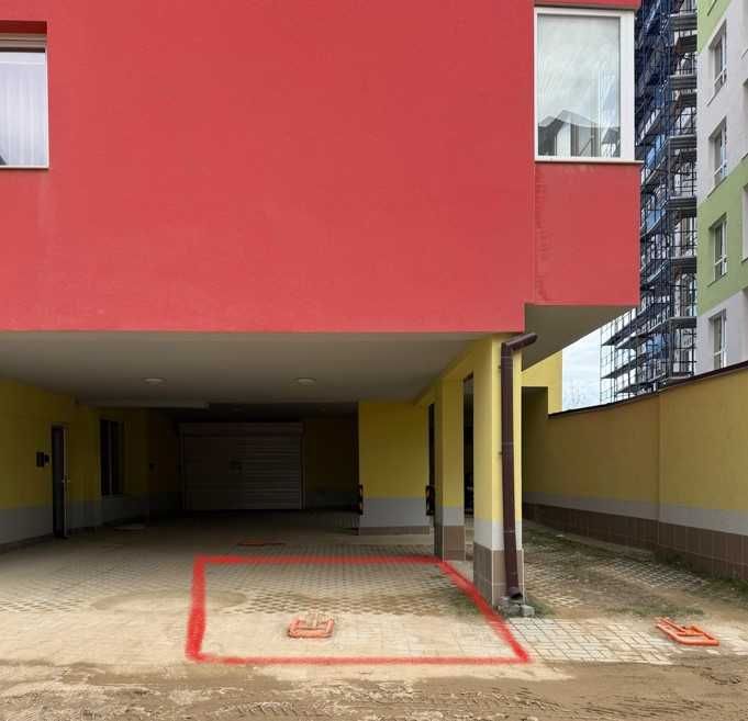 Паркомясто под наем в Левски до Терапията