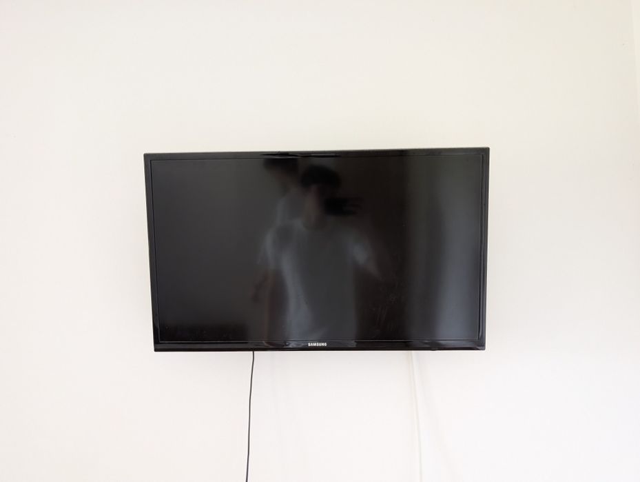 Televizor Samsung model UE32EH4003W HD diagonala de 80cm