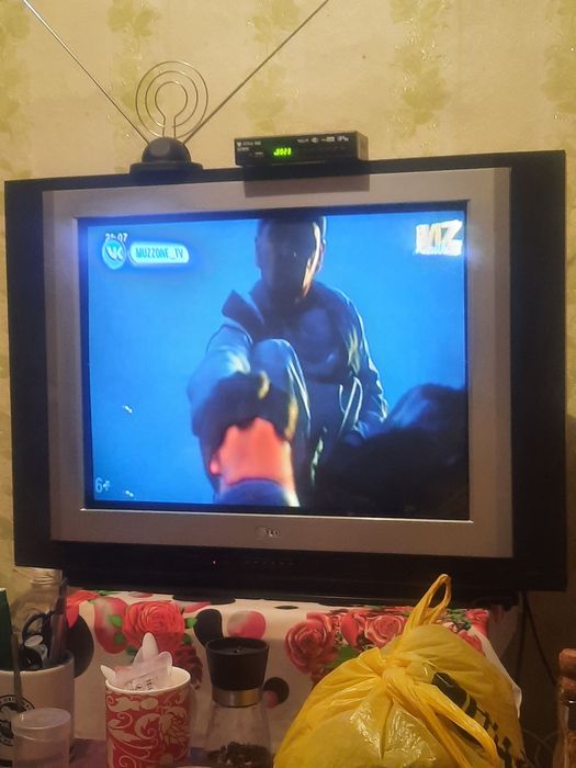 Телевизор большой