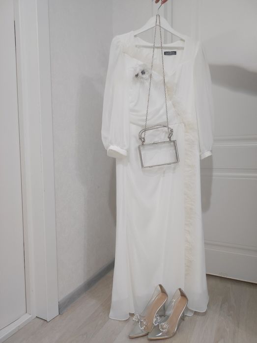 Продам в комплекте шикарное платья