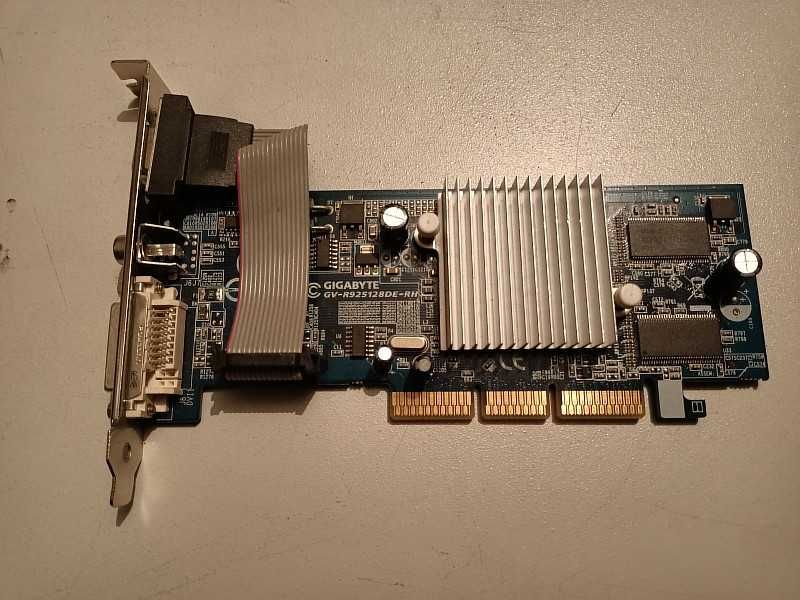 Продам видеокарту "Gigabyte Radeon 9250".