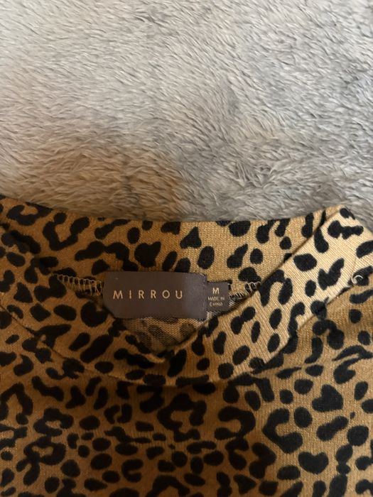 Bluza pe corp cu imprimeu