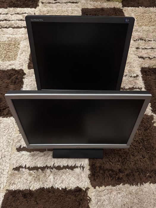 Monitor BenQ și monitor Samsung