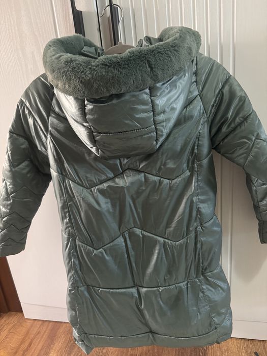 Продам куртку на девочку