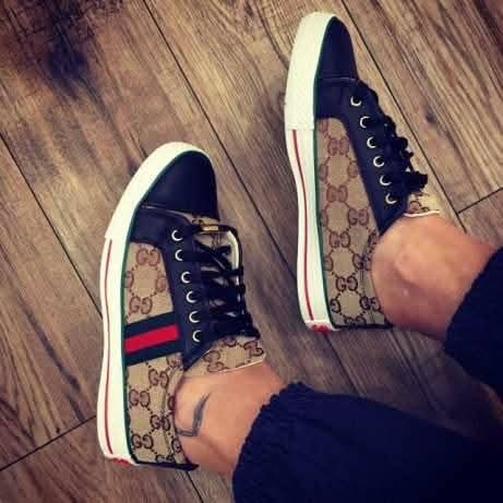 Papuci  Gucci model frumos .size  36