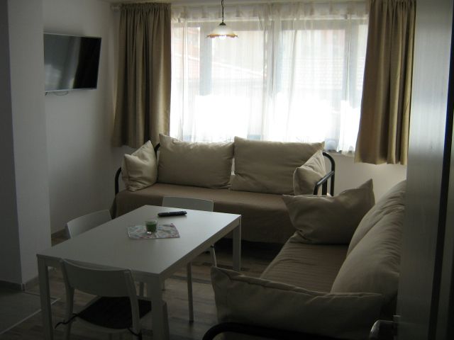 Къща, Апартаменти и Стаи под наем "ХАН КРУМ" - гр. Елин Пелин, Център