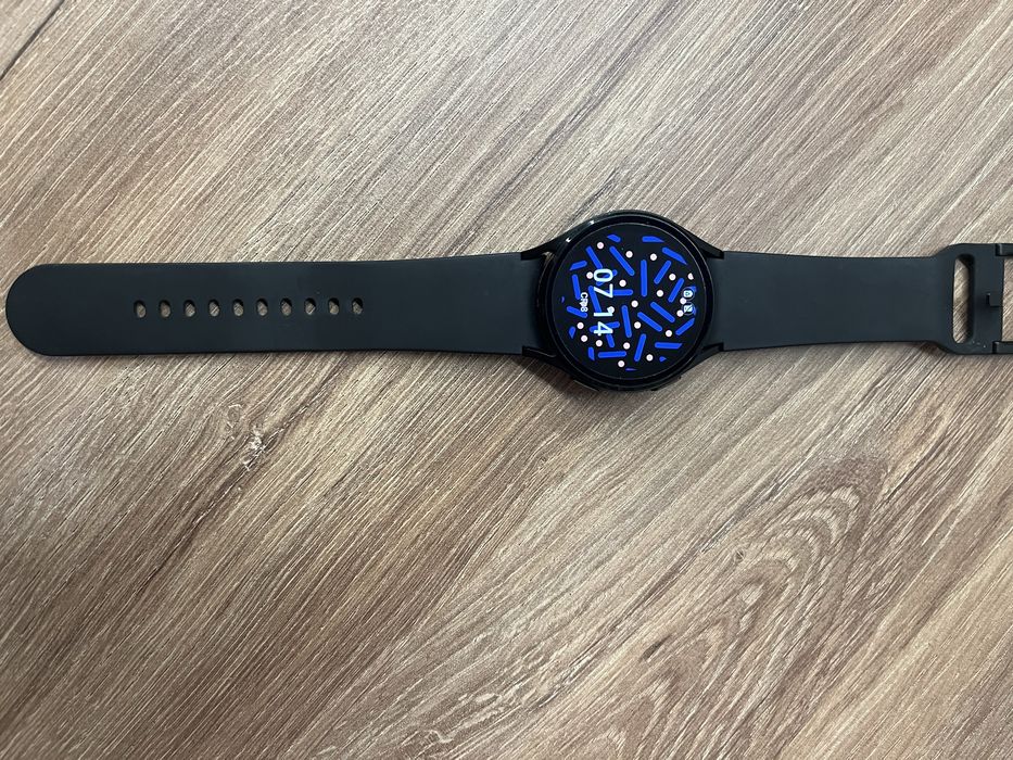 Продам часы SAMSUNG Galaxy Watch 4