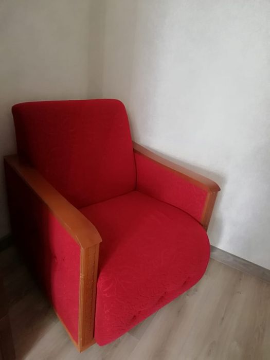 Продам 2 кресла и диван ухоженные