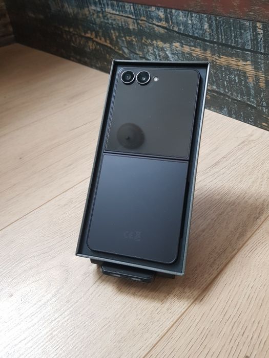 Samsung Galaxy Z Flip7, 12GB RAM, 256GB, Jet Black