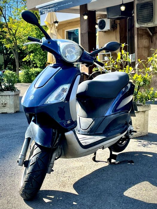 Scuter piaggio fly 50