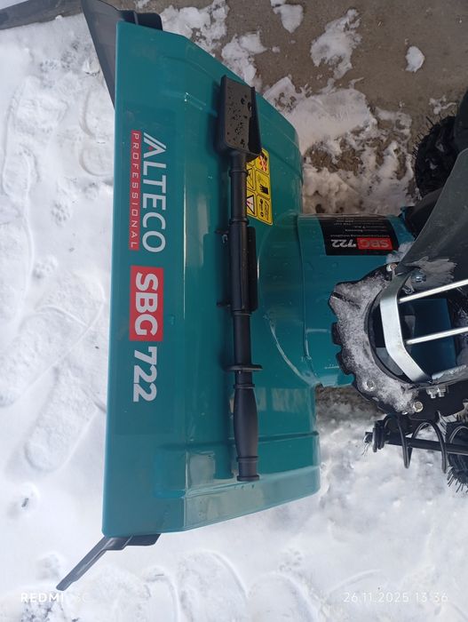 Продам снегоуборочную машину