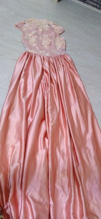 Вечерний платья. Состояние очень идеальное. Производство Турция.