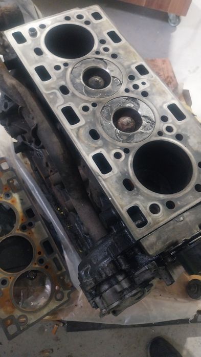 Двигател , глава за Рено Трафик 2.5 DCI 146 к.с