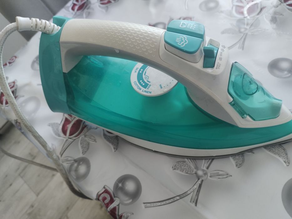 Продам утюг рабочий с паром