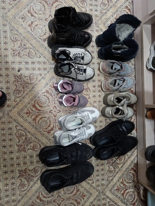 Отдам даром обуви для девочек