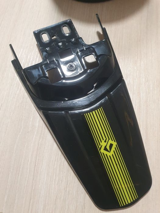 Codita surron aripa spate