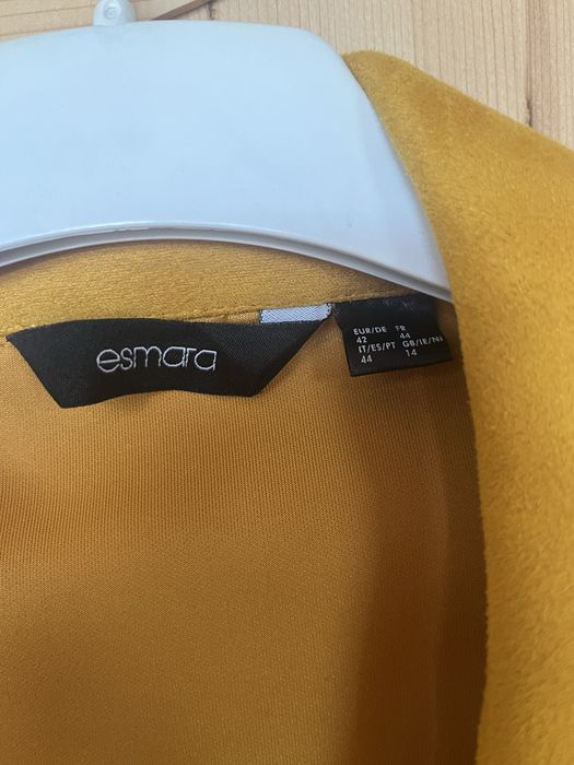 Велурено яке