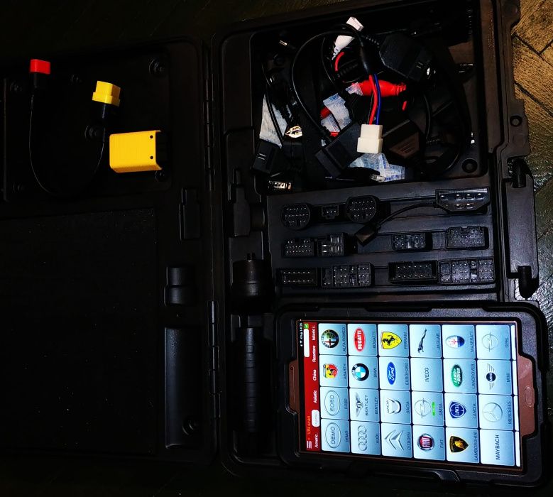 Kit Tester Auto Launch x431 Tableta 10' + Cutie Adaptori Originali !