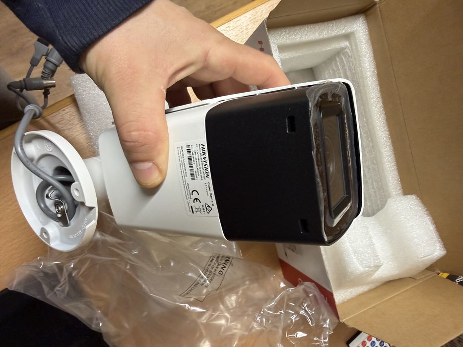 Camera exterior Hikvision 5 MP, IR 80 m, 2.7 - 13.5 mm, motorizat, nou