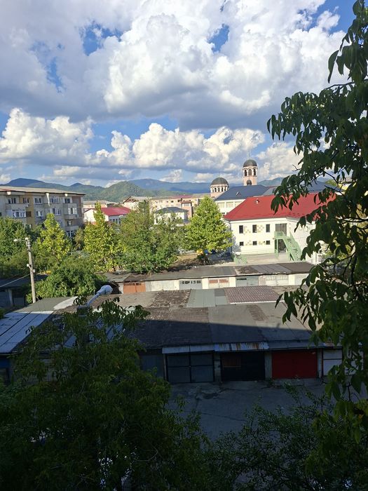 Vand apartament cu 4 camere
