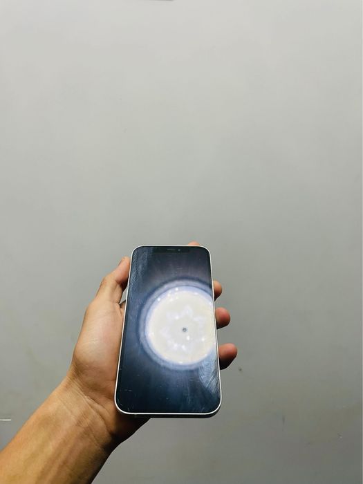 Iphone 12.