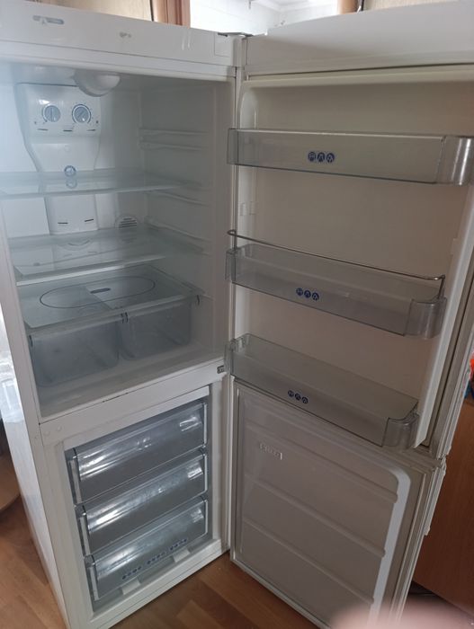 Продам холодильник Whirlpool