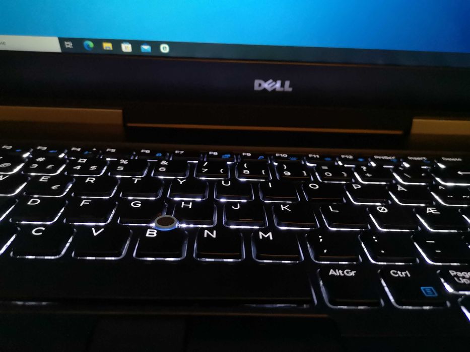 Лаптоп Dell Precision 7720/Intel Corte i7/32 GB/1000 GB/Nvidia P4000