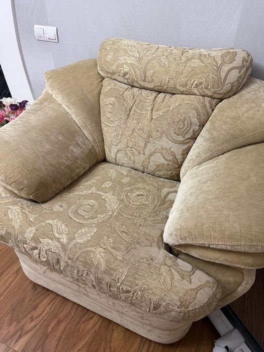 Отдам 2 дивана и 2 кресла