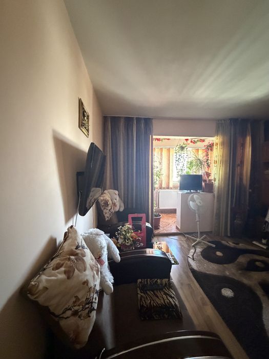 Vand apartament zona micro 5