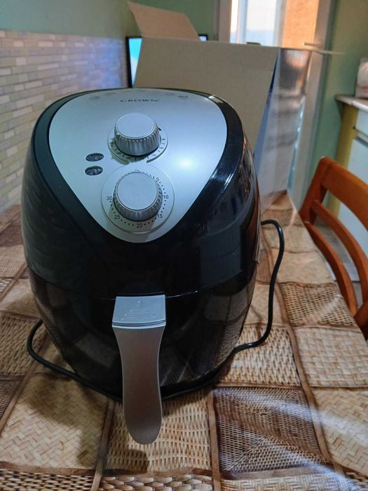 Продавам еирфрайер Air Frier Crown CAF-3013