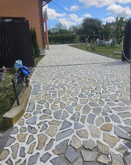 Piatră naturală pentru pavat  alei ,garduri etc .