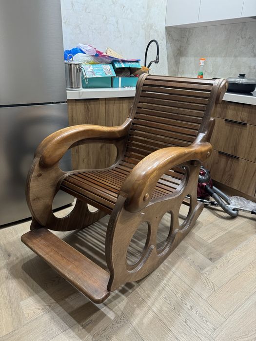 Продам Кресло качалку