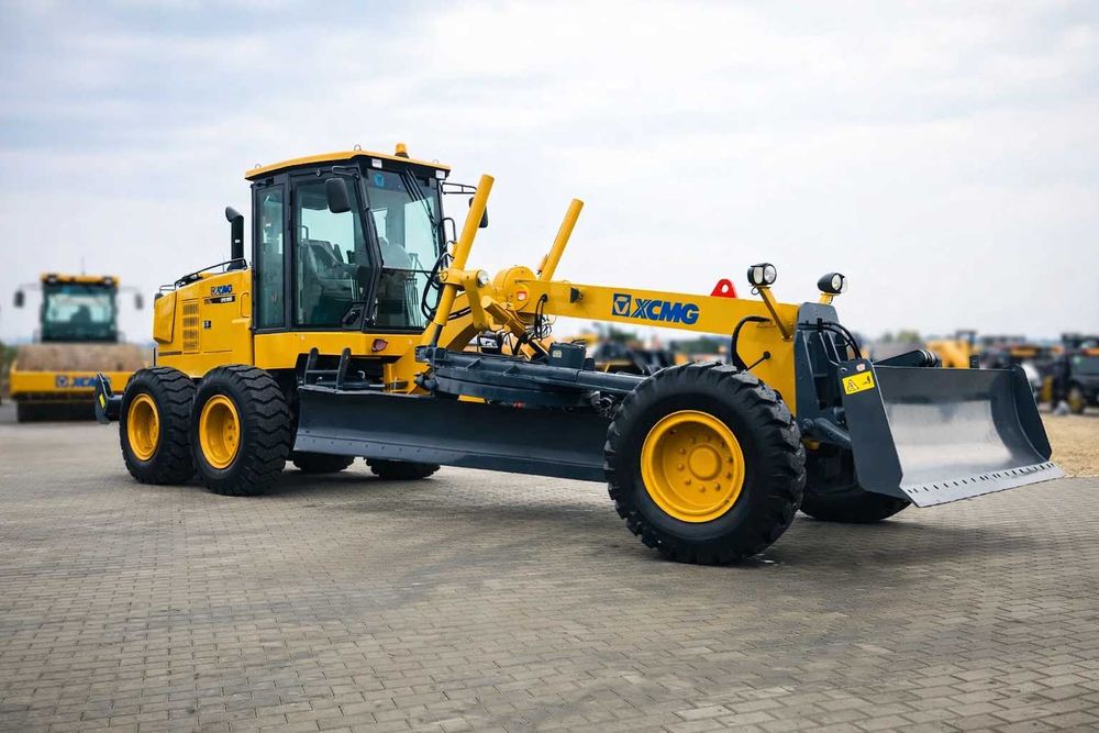 Автогрейдер UZXCMG GR180 Размеры ср. отвала 3965x610 мм Джойстик