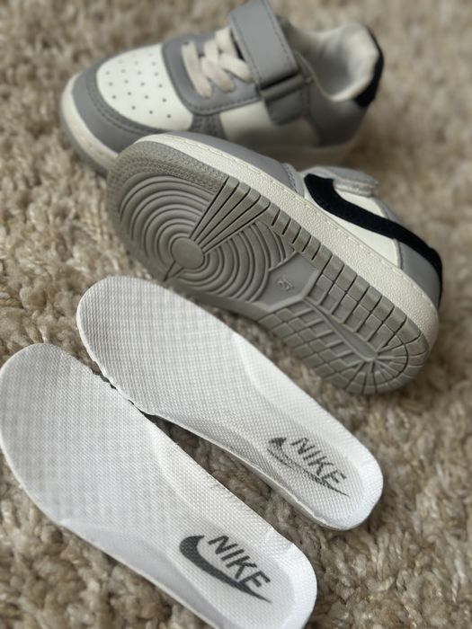 Продам детскую обувь