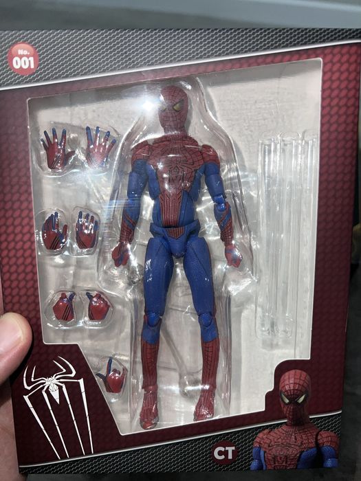 Фигурка человека паука