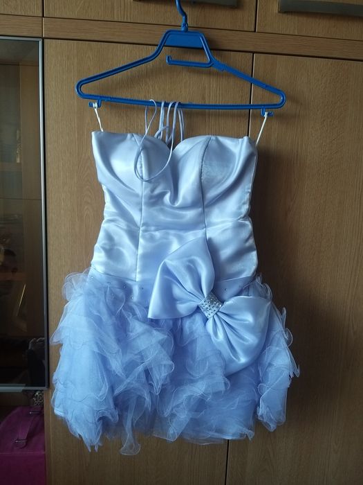 Елегантна рокля с ръкави