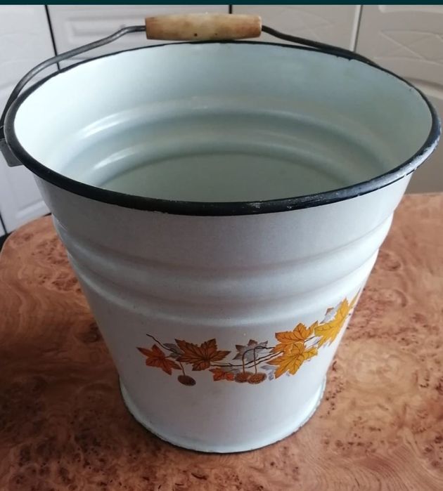 Эмалированное ведро