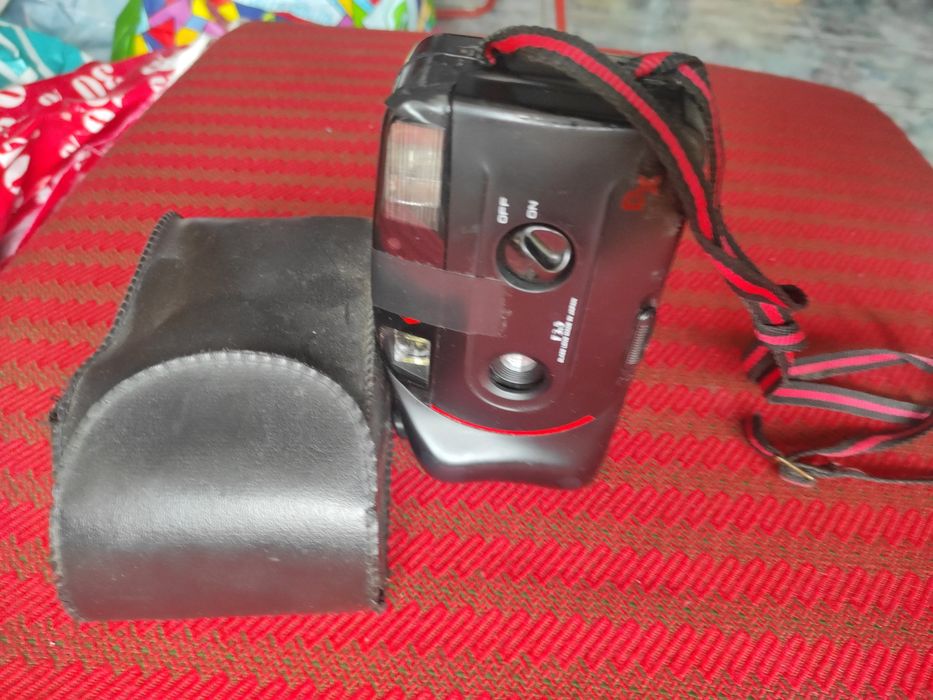 Aparat de fotografiat în bunăstare de funcționare.