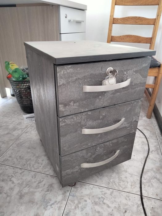 ТУМБОЧКА офисная на колесиках продаётся срочно