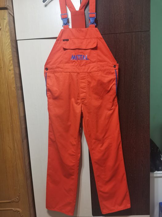 Costum de lucru complet.