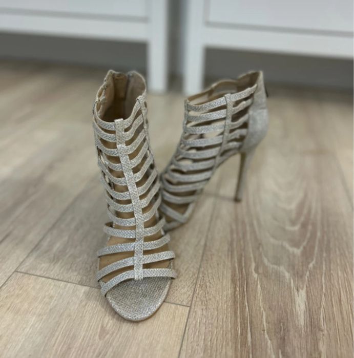 Sandale marimea 38