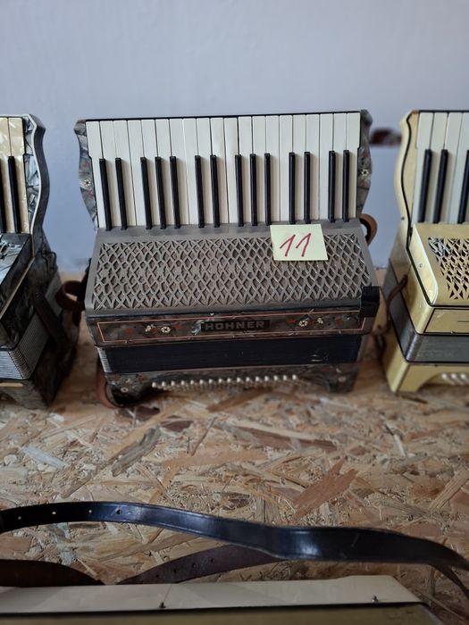 Vând acordeon marca Hohner